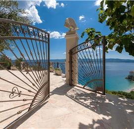 2 bedroom villa with pool and sea views in Bol, Brač Island, sleeps 4